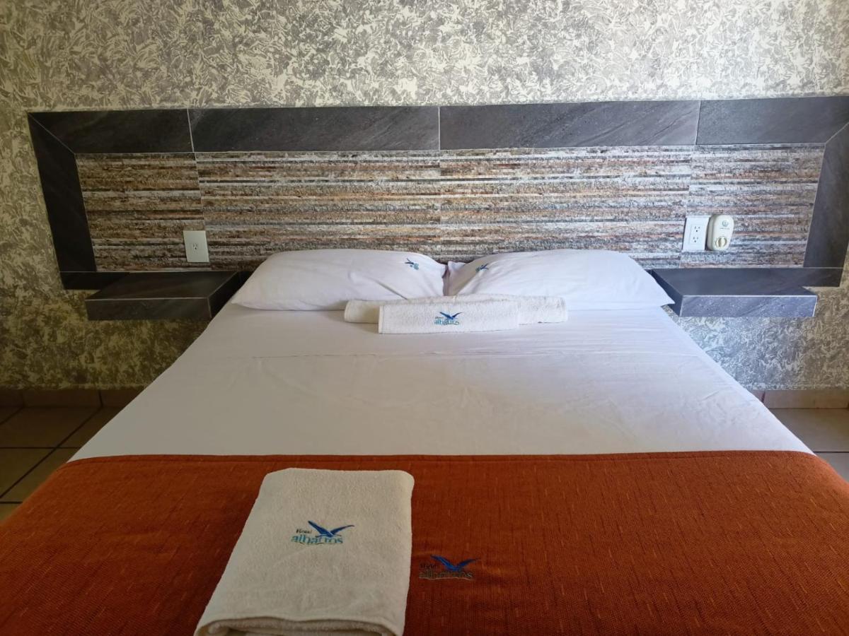 Hotel Albatros Пеньита-де-Хальтемба Экстерьер фото
