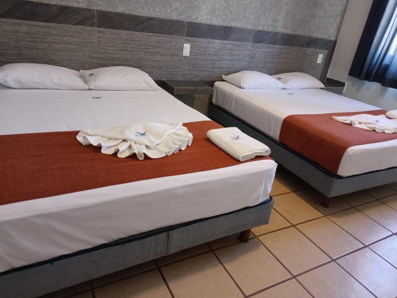 Hotel Albatros Пеньита-де-Хальтемба Номер фото