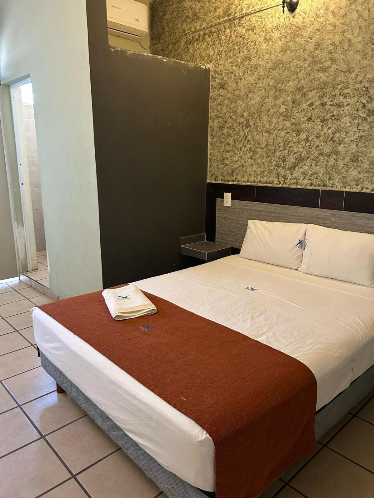 Hotel Albatros Пеньита-де-Хальтемба Экстерьер фото