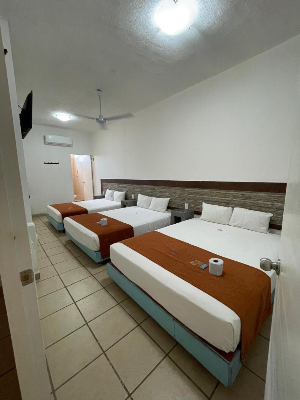 Hotel Albatros Пеньита-де-Хальтемба Экстерьер фото