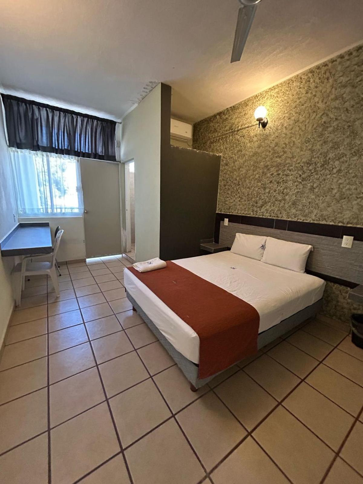 Hotel Albatros Пеньита-де-Хальтемба Экстерьер фото