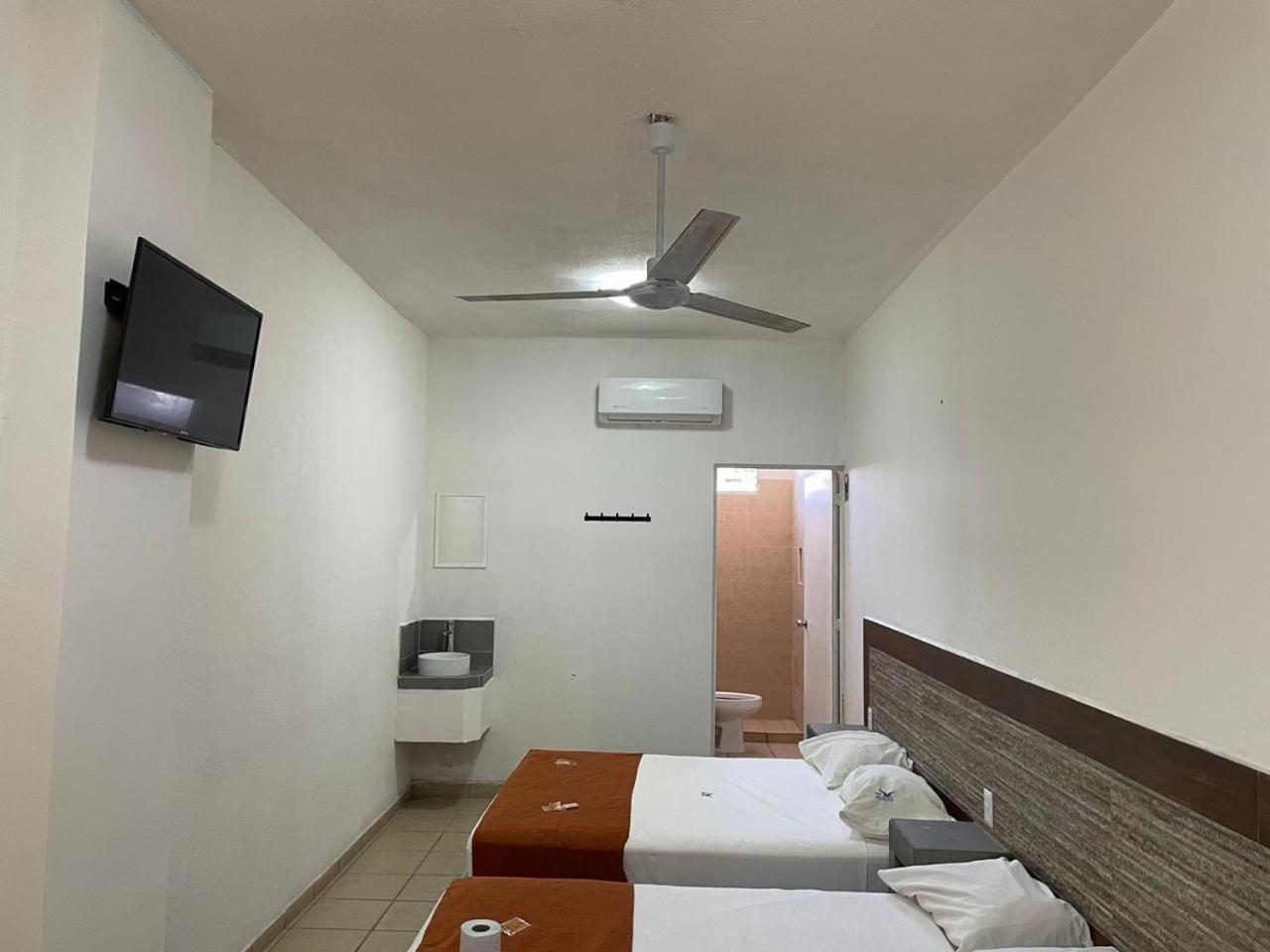 Hotel Albatros Пеньита-де-Хальтемба Экстерьер фото